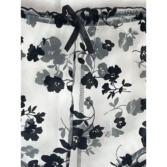 Unbranded Womens Large White Mesh Burnt Out Black Velvet Floral Bow Shorts - Picture 8 of 9